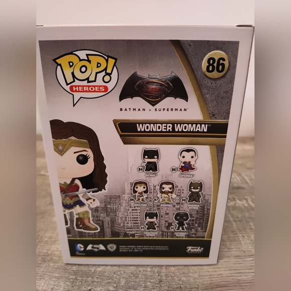 Walmart Exclusive Wonder Woman Funko Pop - Picture 3 of 5